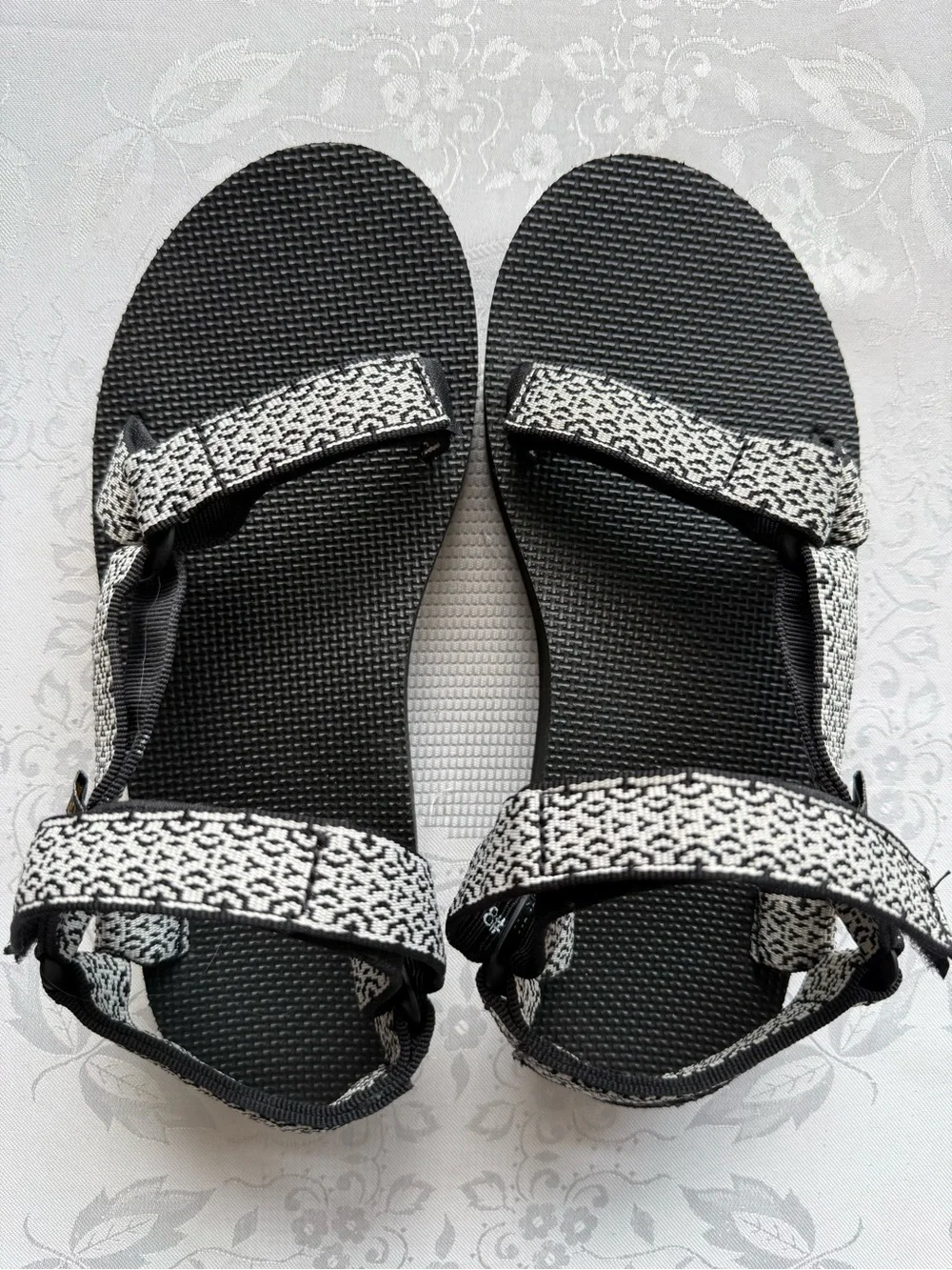 Teva Midform Black/White Boho Geometric Patterned Strap Sandals Women’s Size 8